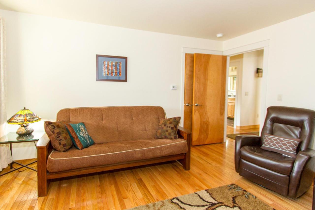 Eagle Peak Guesthouse Eagle River Bagian luar foto