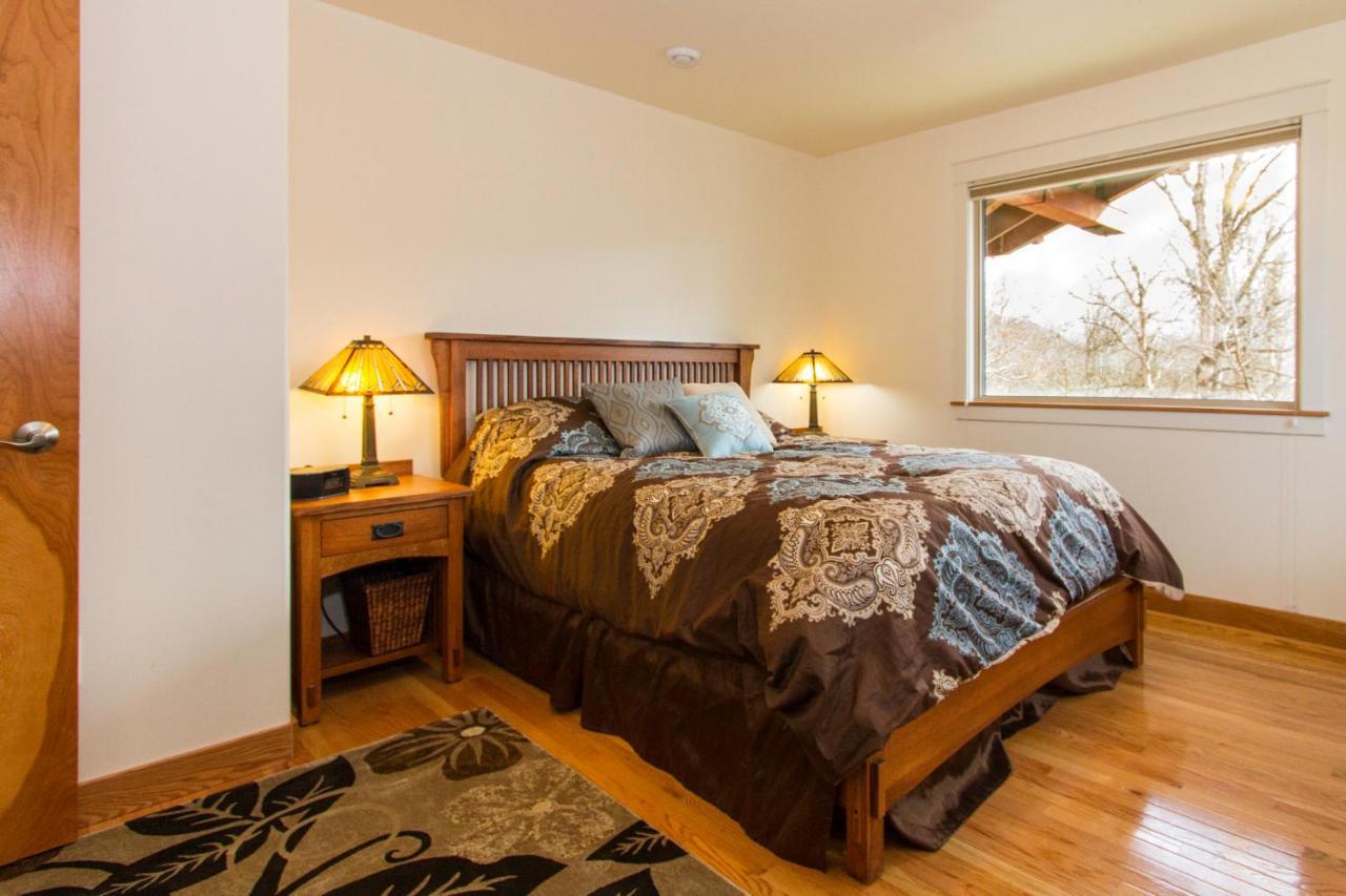 Eagle Peak Guesthouse Eagle River Bagian luar foto