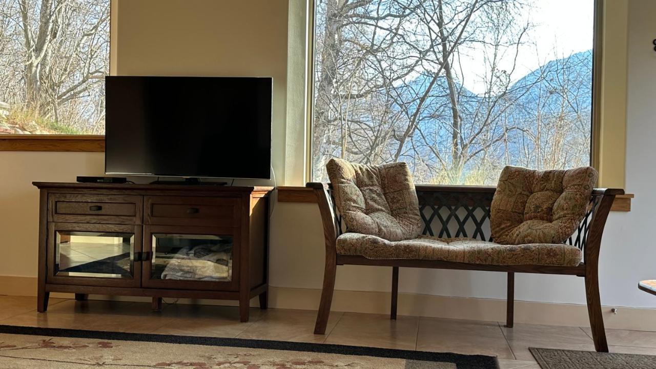 Eagle Peak Guesthouse Eagle River Bagian luar foto